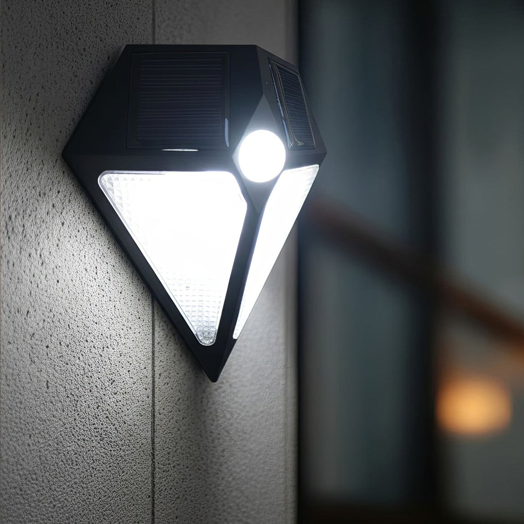 Maclean Energy MCE168 6-LED wall solar lamp with motion sensor