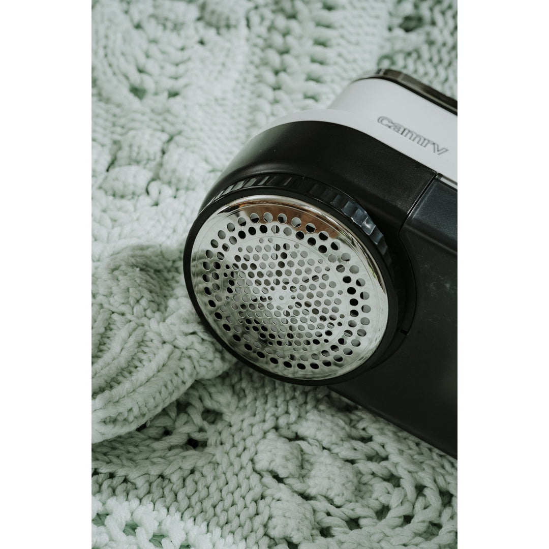 Camry fabric shaver, LCD display, Li-Ion rechargeable battery, white and black, CR 9620
