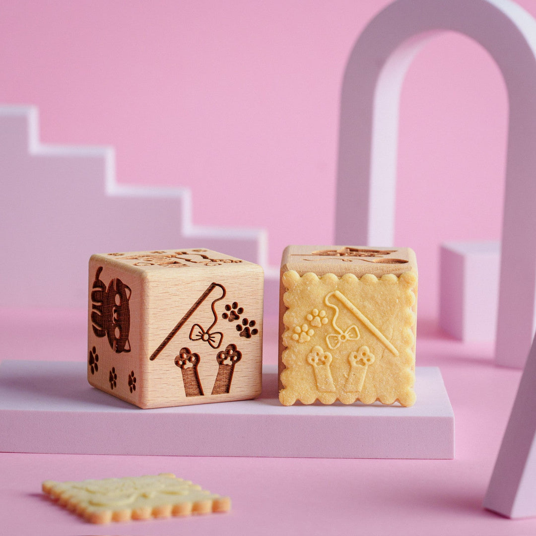 Goody Woody engraved cake cube, 6 cm, beech wood, 6 designs, cats