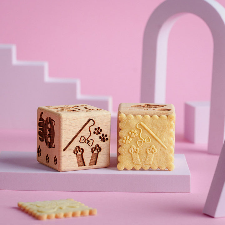 Goody Woody engraved cake cube, 6 cm, beech wood, 6 designs, cats