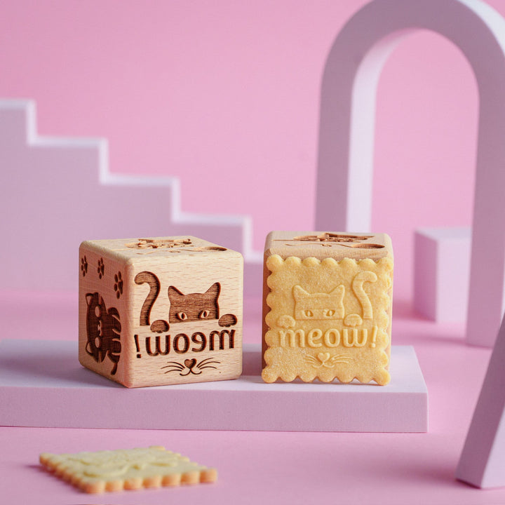 Goody Woody engraved cake cube, 6 cm, beech wood, 6 designs, cats