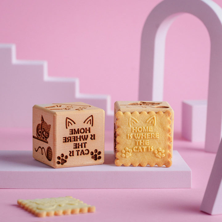 Goody Woody engraved cake cube, 6 cm, beech wood, 6 designs, cats