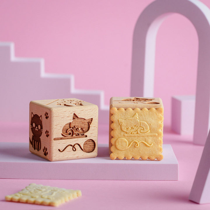 Goody Woody engraved cake cube, 6 cm, beech wood, 6 designs, cats