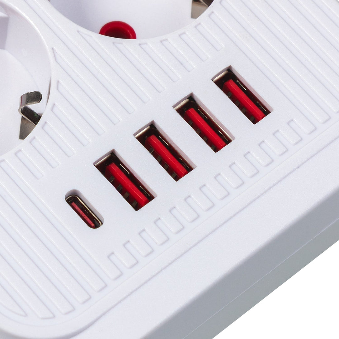 Maclean power strip, 6 socket extension + 4xUSB, 110-240V AC 50/60Hz, 2.1A max 2500W, 3m, white, MCE391 W