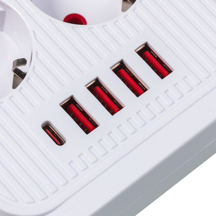 Maclean power strip, 6 socket extension + 4xUSB, 110-240V AC 50/60Hz, 2.1A max 2500W, 3m, white, MCE391 W