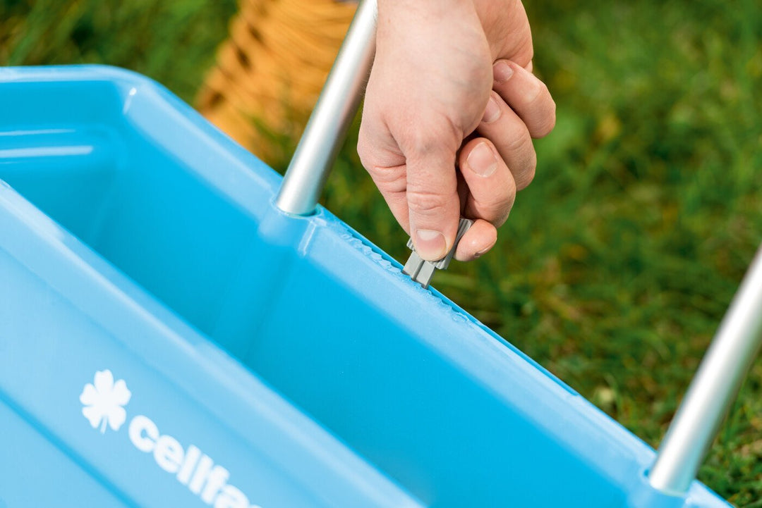 The Cellfast universal seed drill allows you to plant a large area without having to refill the container frequently