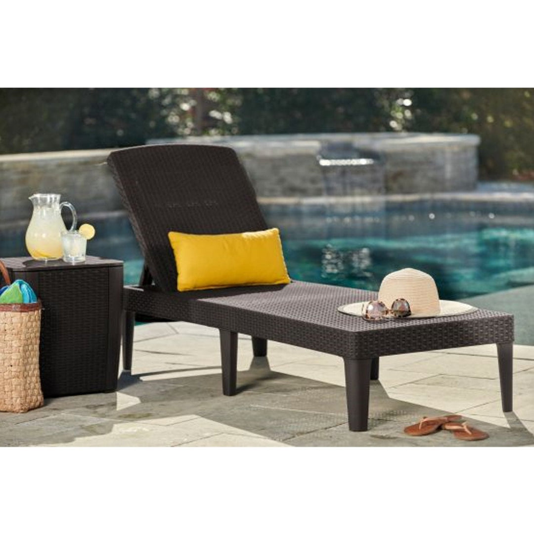 Keter Jaipur Sun Lounger with 4-way Adjustable Backrest Garden Lounger UV- & Weather-resistant Rattan Style Colour Brown