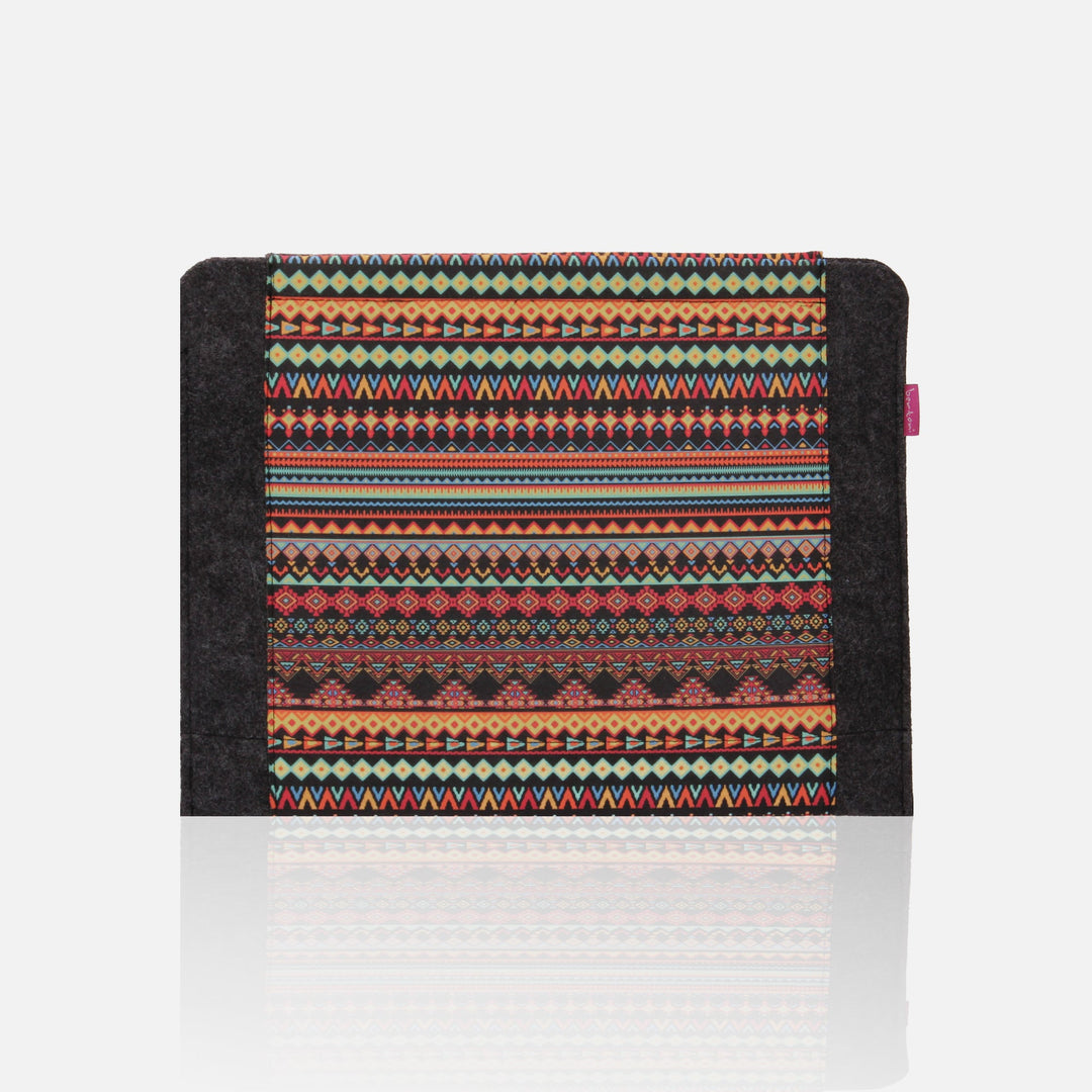 Laptop sleeve for an 11-inch notebook, made of eco-friendly felt, with an Aztec print