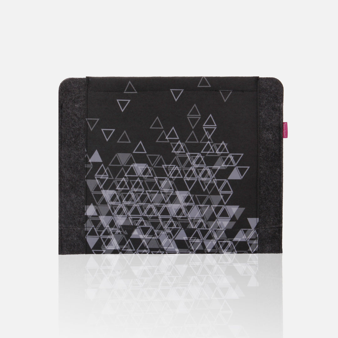 15-inch laptop sleeve made of eco-friendly felt, featuring a "Triangle" print