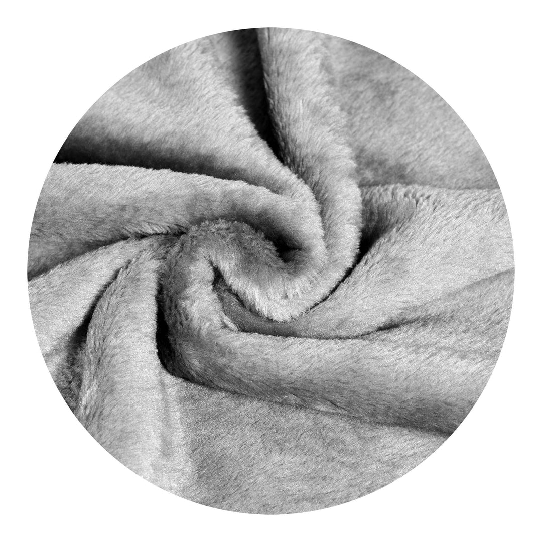 Thick and soft Medicline blanket, made of high-quality smooth polyester, in an elegant gray color, size 160x200 cm.