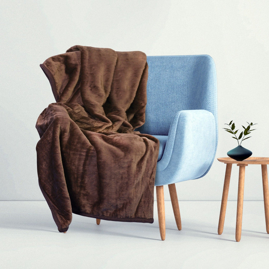 Medicline Thick polyester Blanket Antiallergic Fabric Material: polyester 100%, Weight: 570 g/m2 Smooth blanket (160 x 200 cm, Brown)